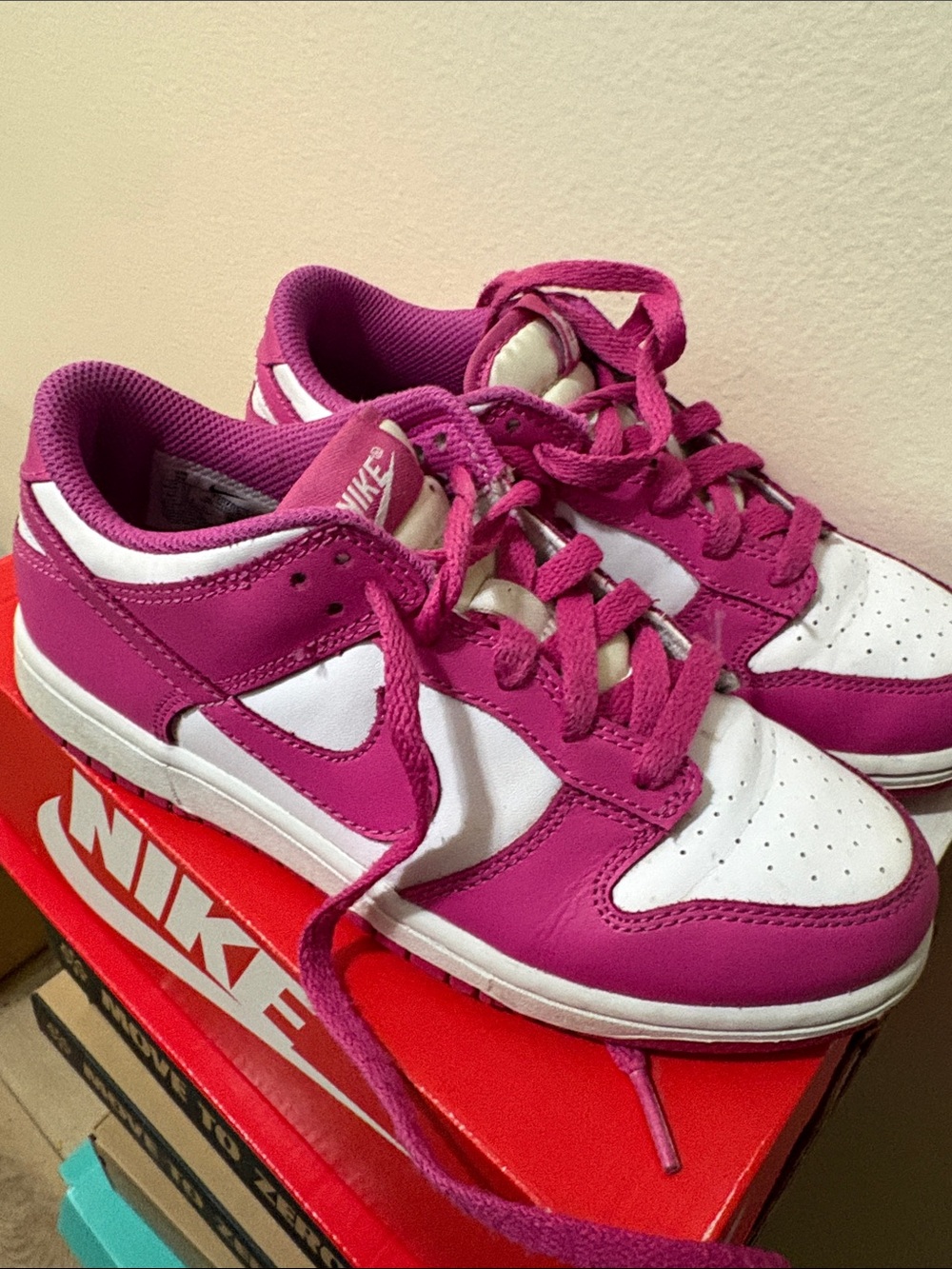 Nike Kids Low-Top Sneakers in Magenta and White dunks size 3Y